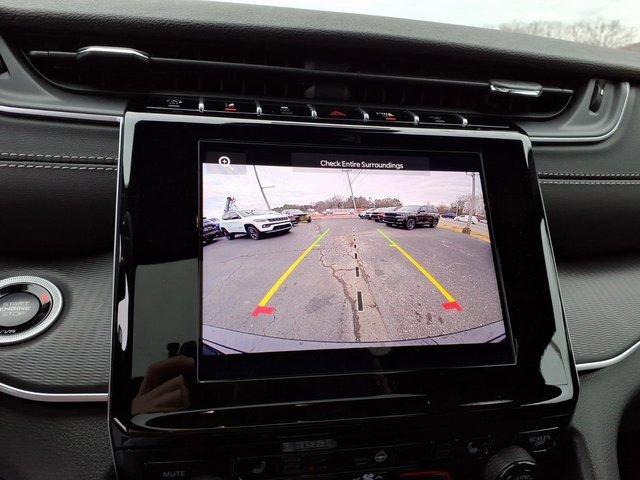 New 2025 Jeep Grand Cherokee Altitude image 17