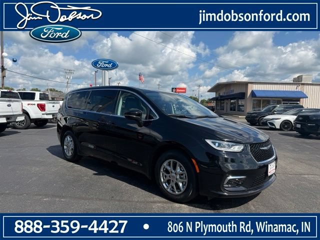 Used 2024 Chrysler Pacifica Touring-L FWD image 1
