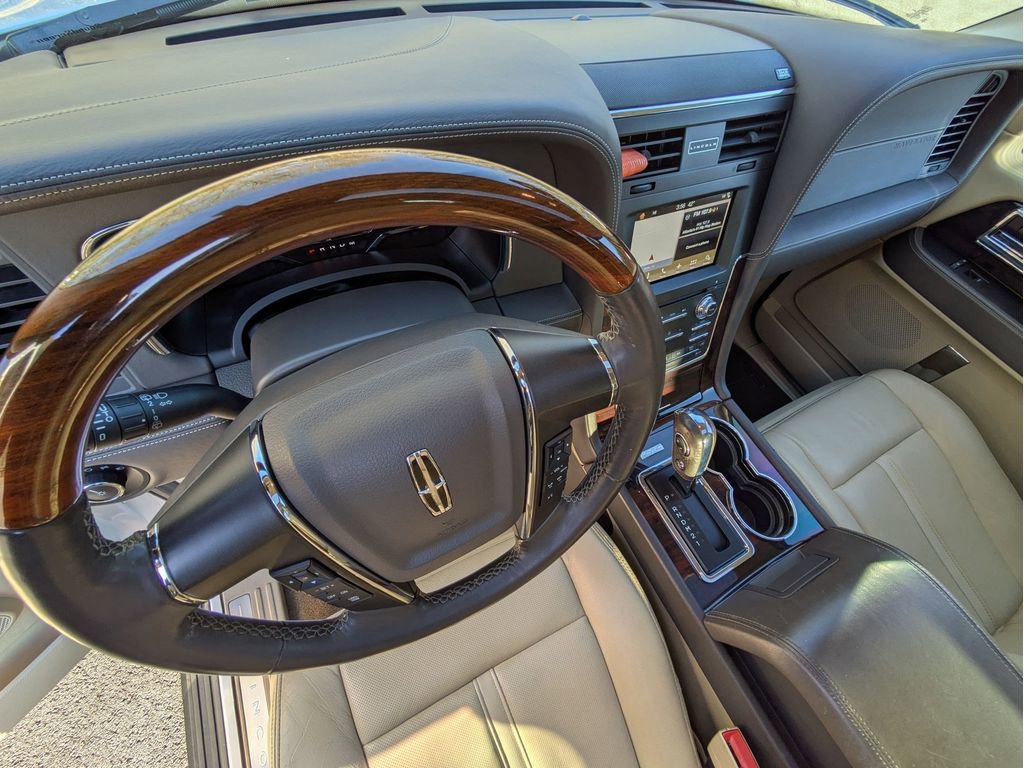 Used 2017 Lincoln Navigator Reserve image 13