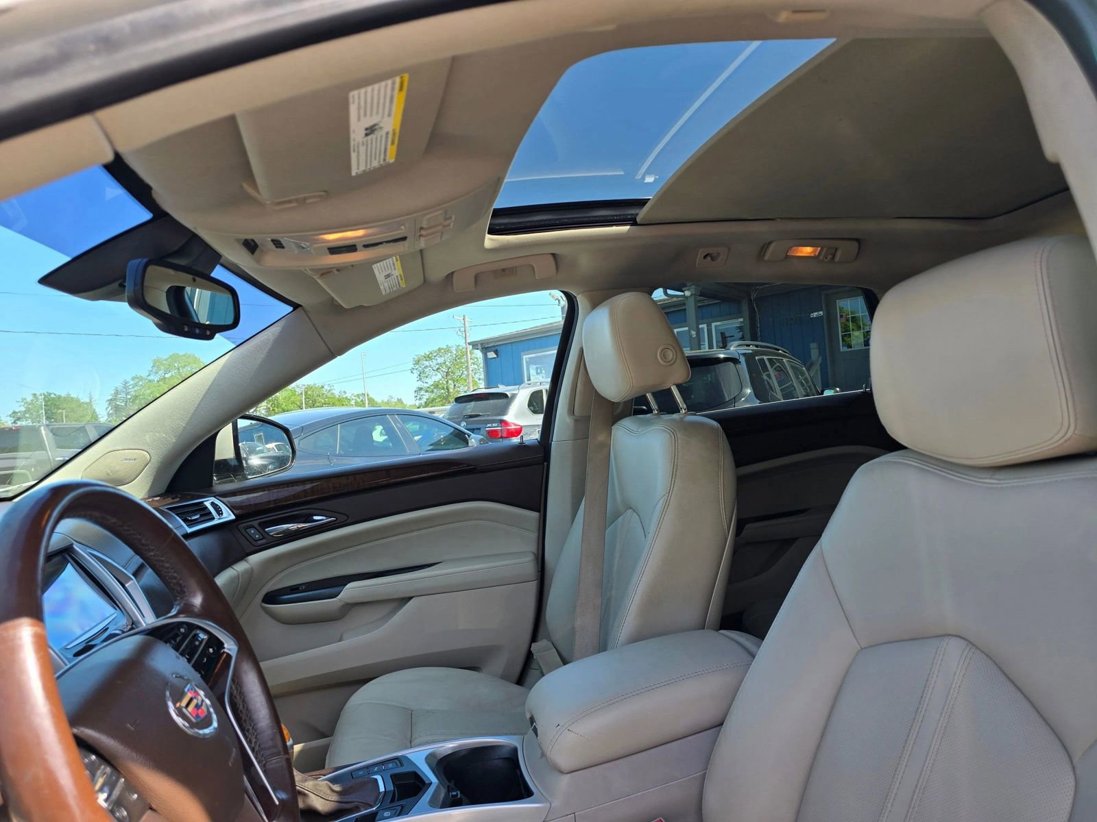 Used 2014 Cadillac SRX Luxury w/ Driver Awareness Package FWD image 21