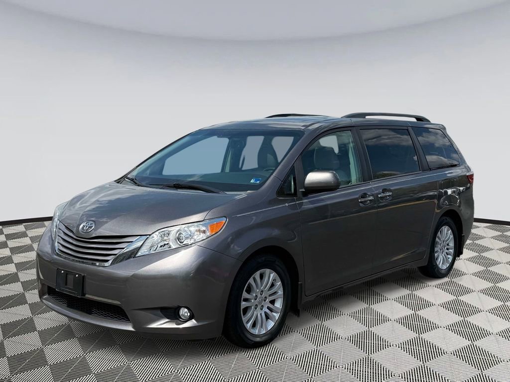 Used 2016 Toyota Sienna XLE w/ XLE Navigation Package image 5