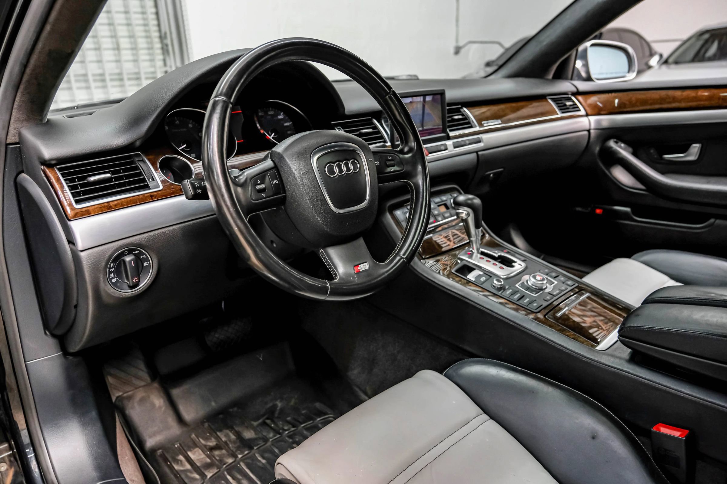 Used 2007 Audi S8 image 3