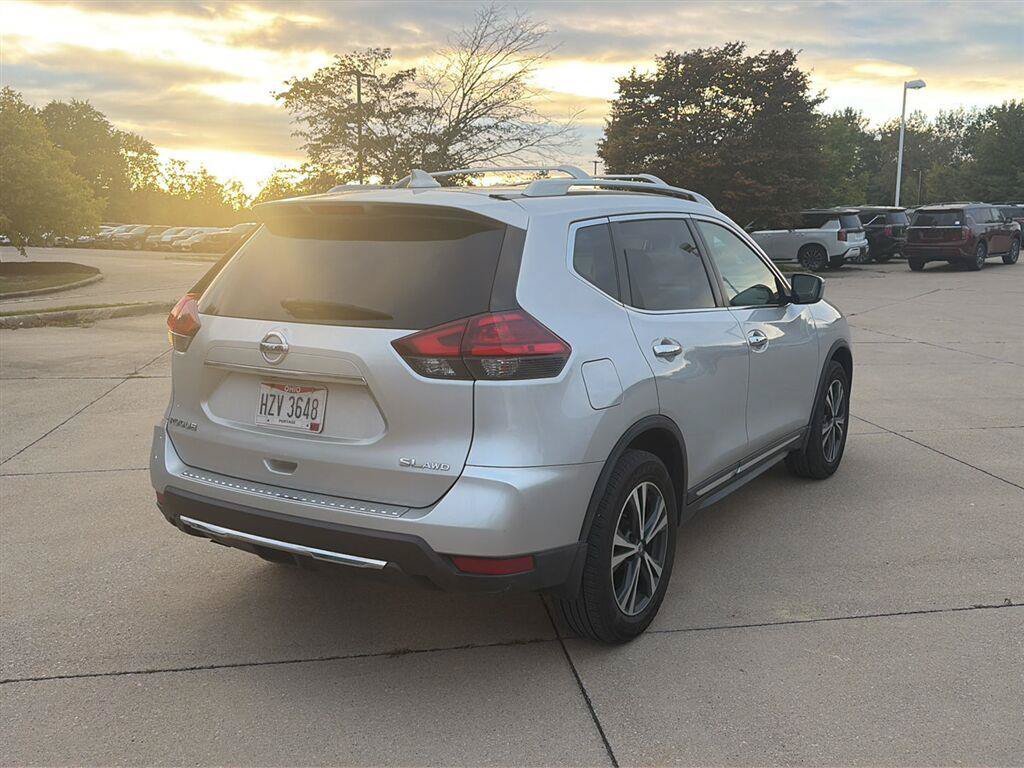 Used 2017 Nissan Rogue SL w/ SL Premium Package AWD/4WD image 5