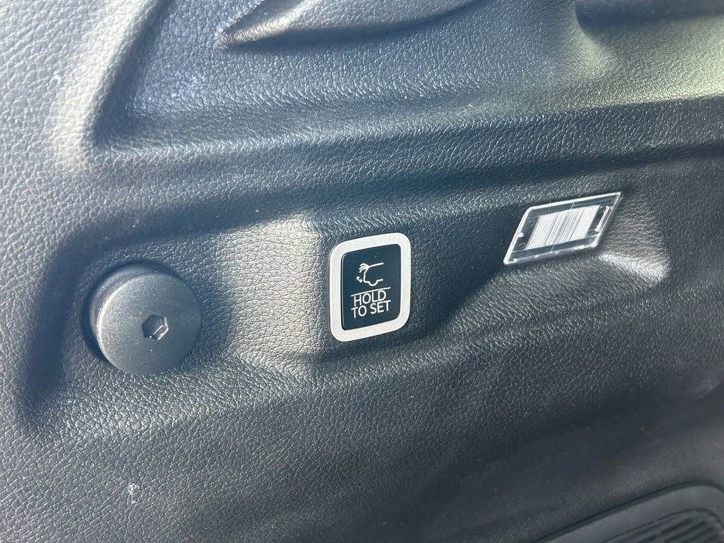 Used 2025 Jeep Grand Cherokee L Limited w/ Luxury Tech Group II image 55