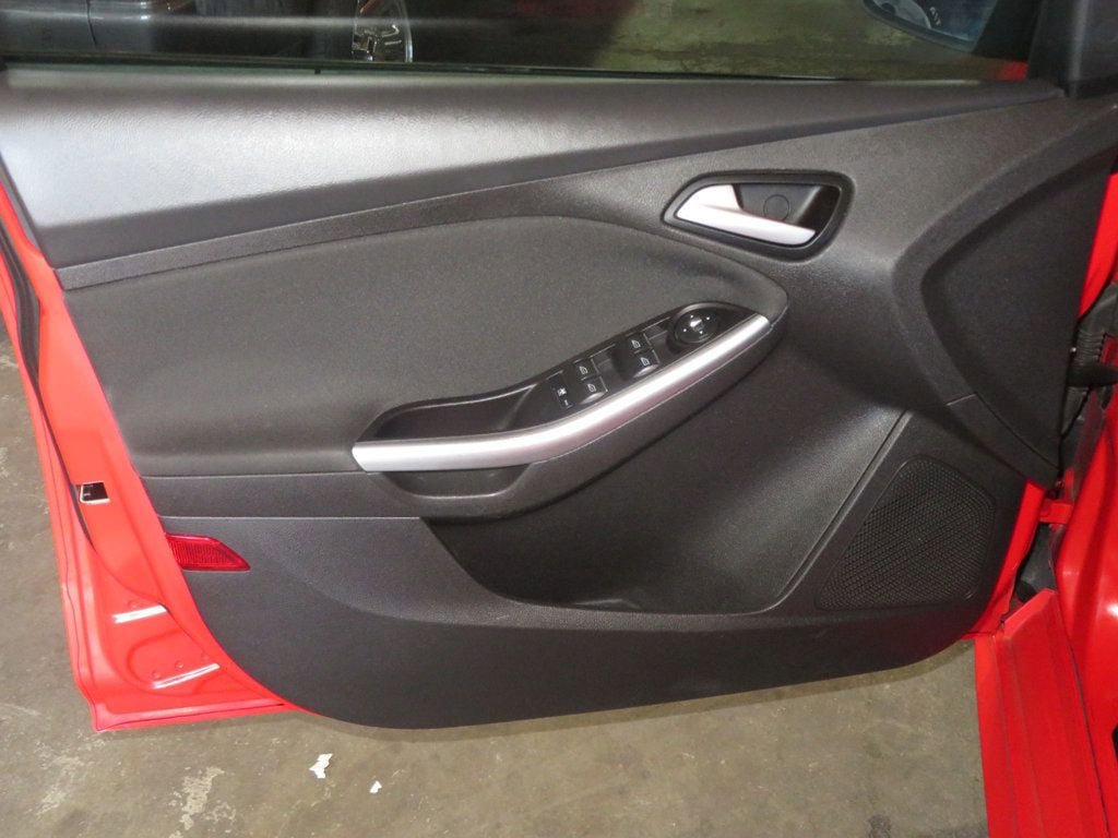 Used 2013 Ford Focus ST FWD image 15