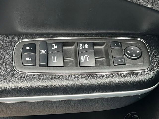 Used 2022 Chrysler 300 Touring w/ Sport Appearance Package image 20