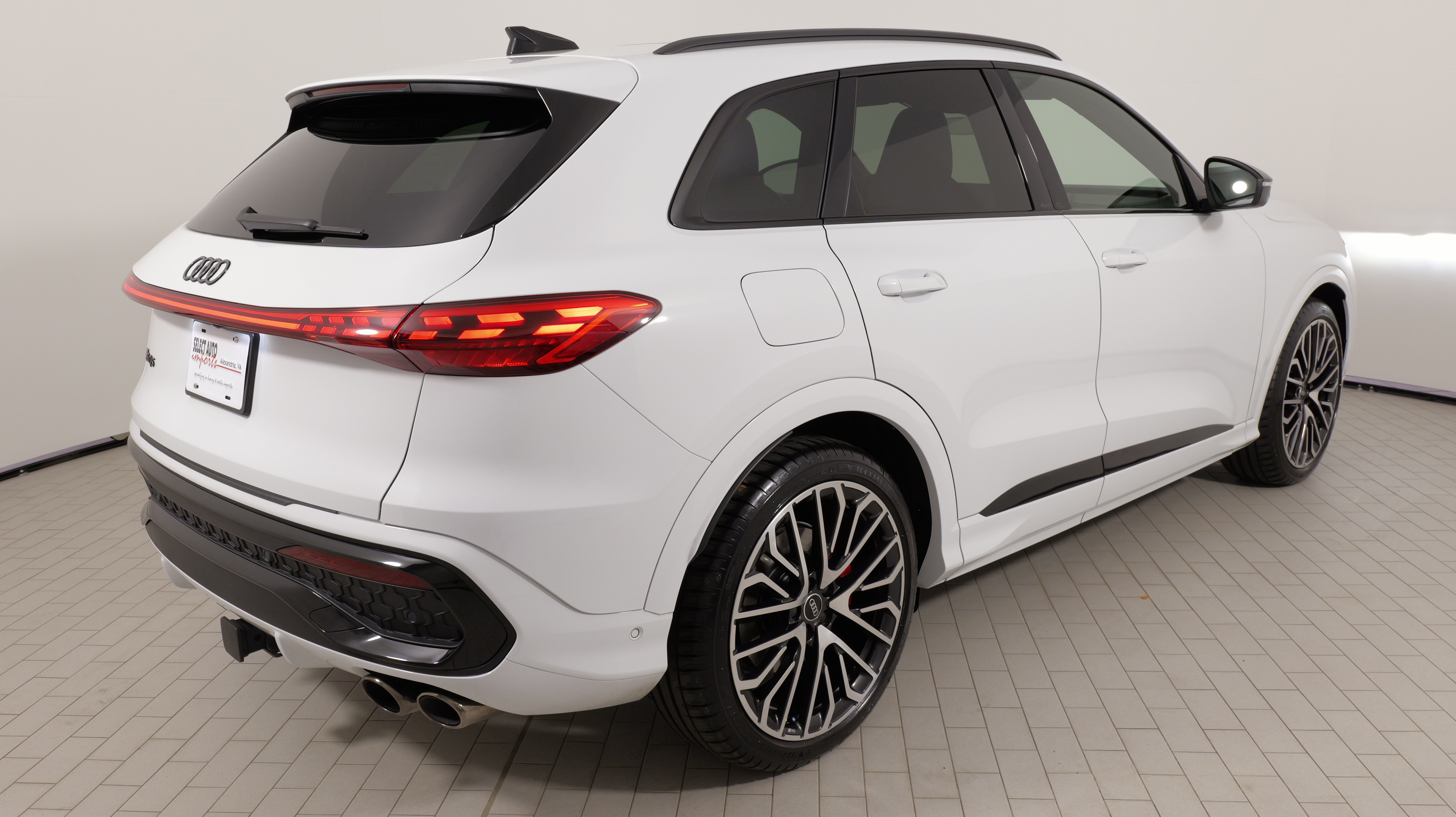 Used 2025 Audi SQ5 Premium Plus AWD/4WD image 12
