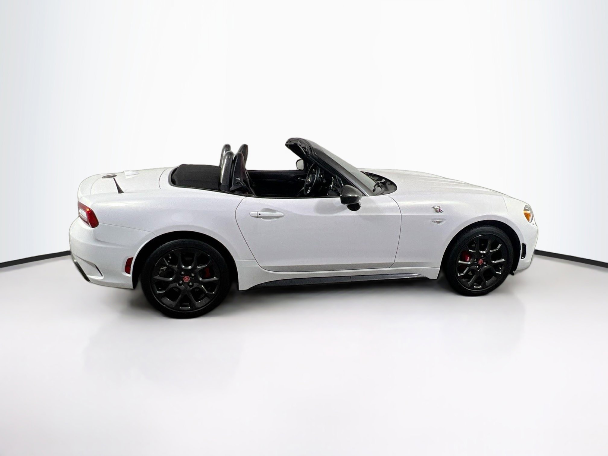 Used 2017 FIAT 124 Spider Abarth image 4