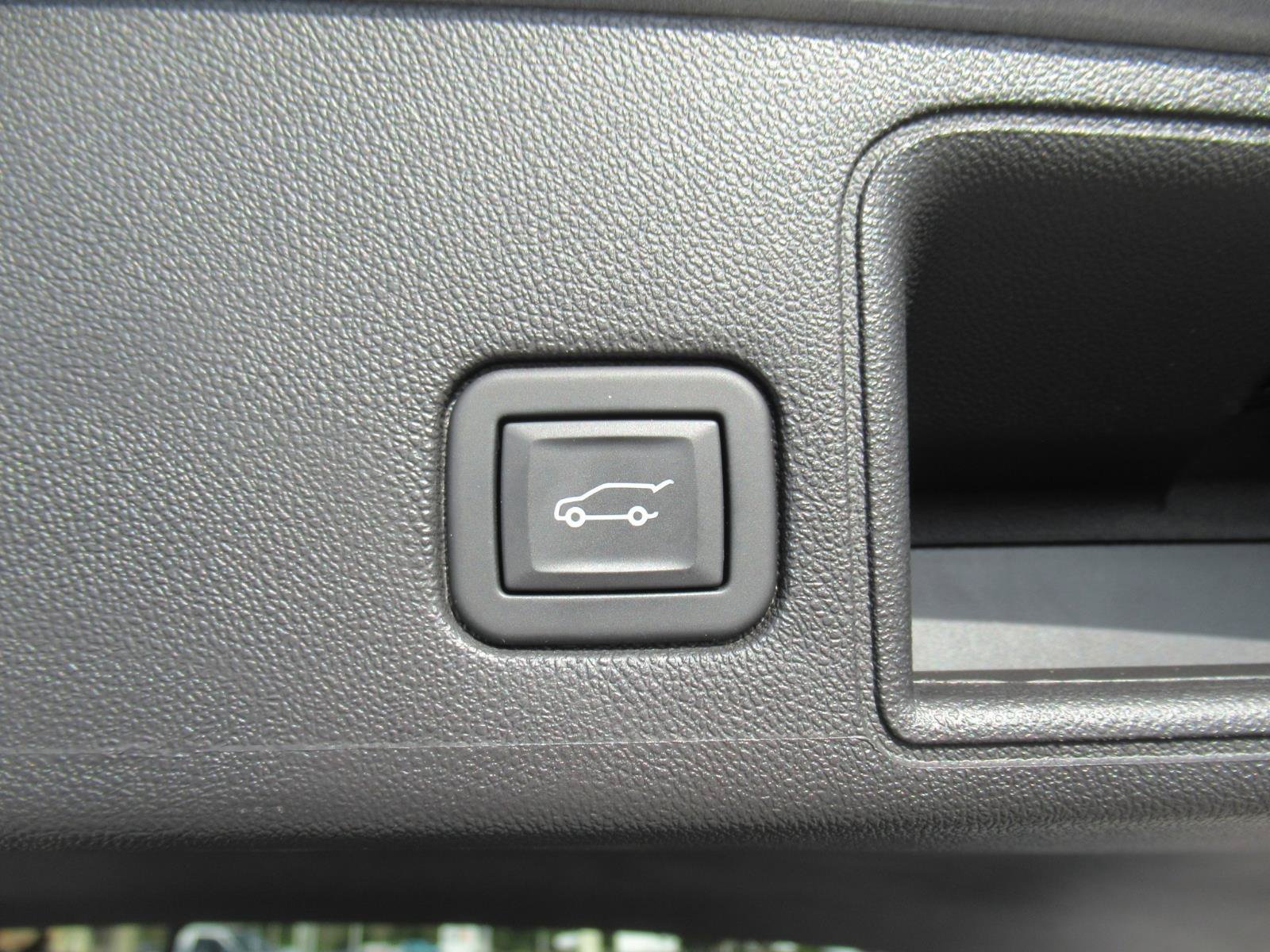 Used 2024 GMC Terrain SLE w/ Driver Convenience Package FWD image 36
