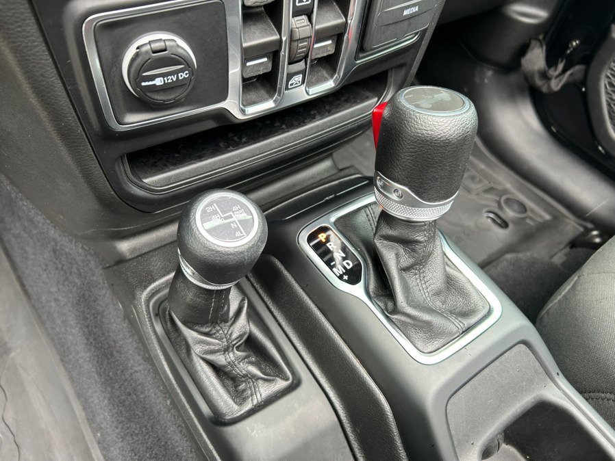 Used 2023 Jeep Wrangler Unlimited w/ Sun & Screen Package AWD/4WD image 24