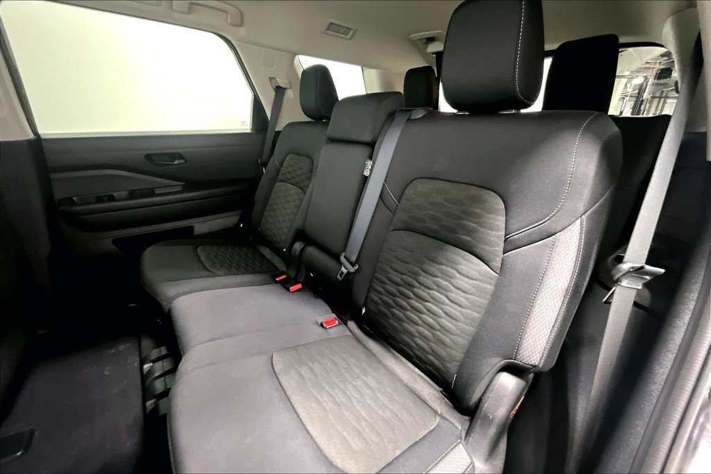Used 2025 Nissan Pathfinder SV FWD image 27
