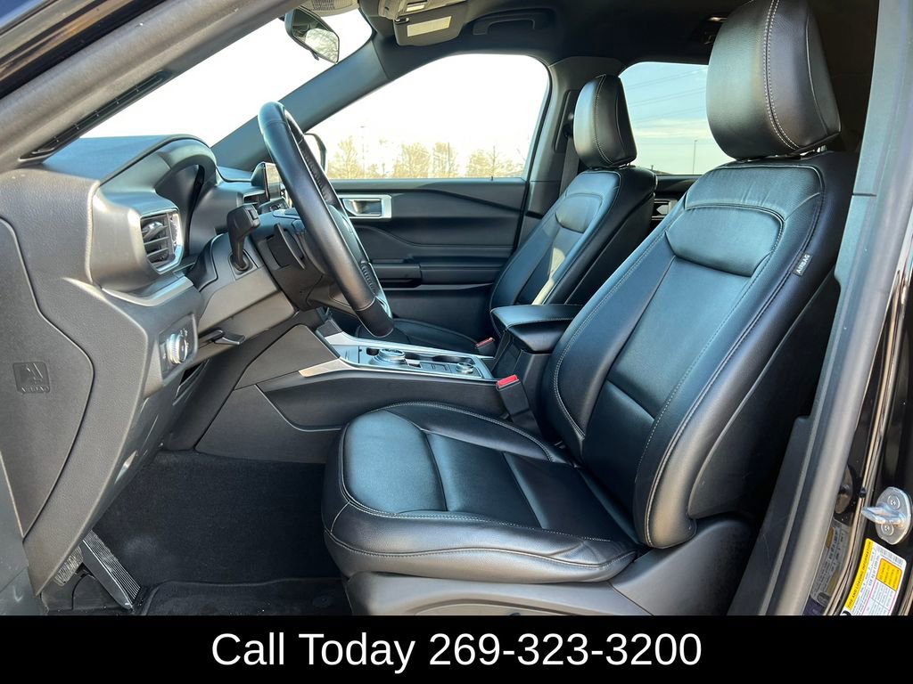 Used 2020 Ford Explorer XLT w/ Equipment Group 202A image 3