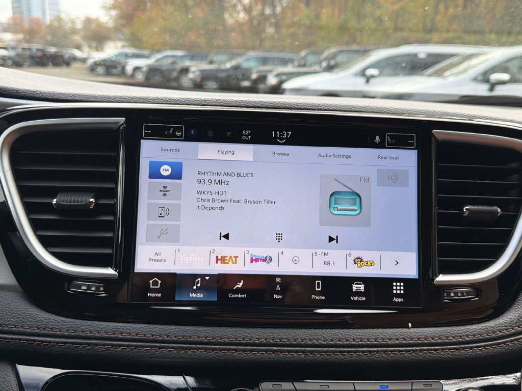 Used 2026 Chrysler Pacifica Pinnacle FWD image 18