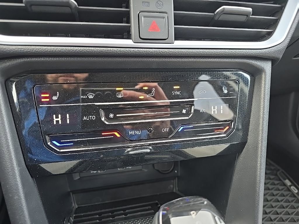 Used 2025 Volkswagen Taos SE image 18