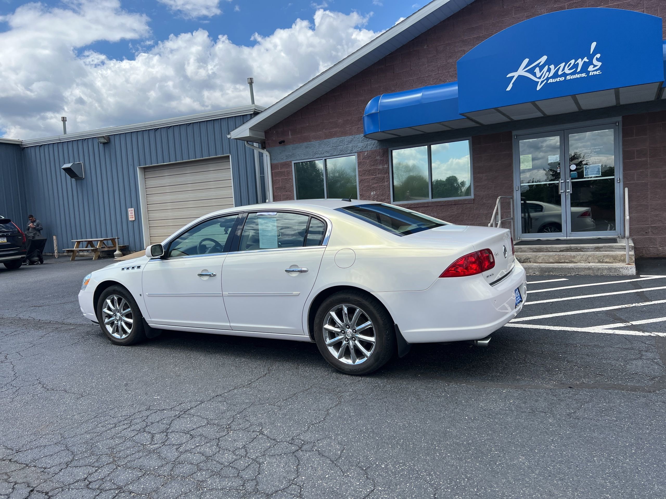 Used 2006 Buick Lucerne CXS w/ Driver Confidence Package FWD image 3