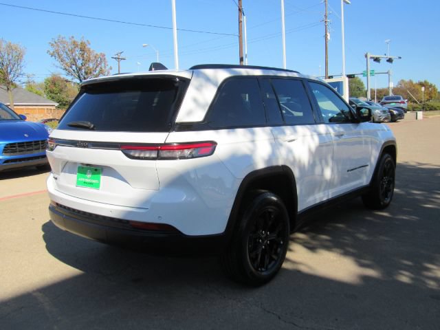 Used 2025 Jeep Grand Cherokee Altitude AWD/4WD image 6