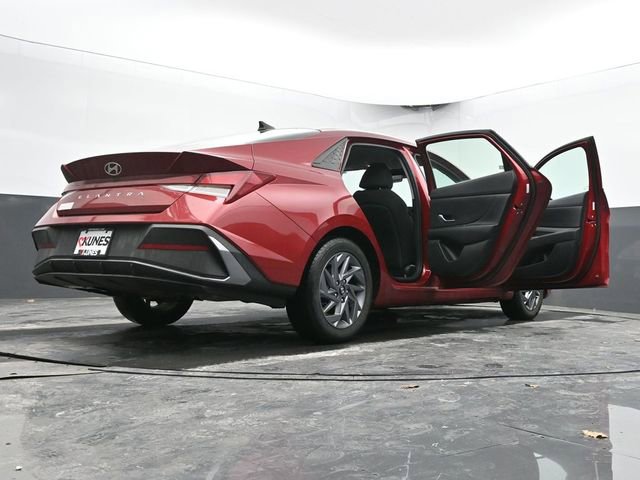 Used 2024 Hyundai Elantra SEL image 71