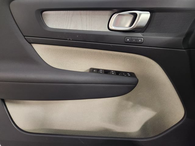 Certified 2026 Volvo XC40 B5 Plus AWD/4WD image 23