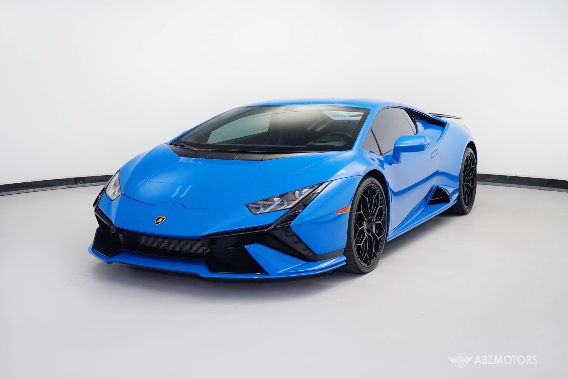 Used 2024 Lamborghini Huracan Tecnica RWD image 2