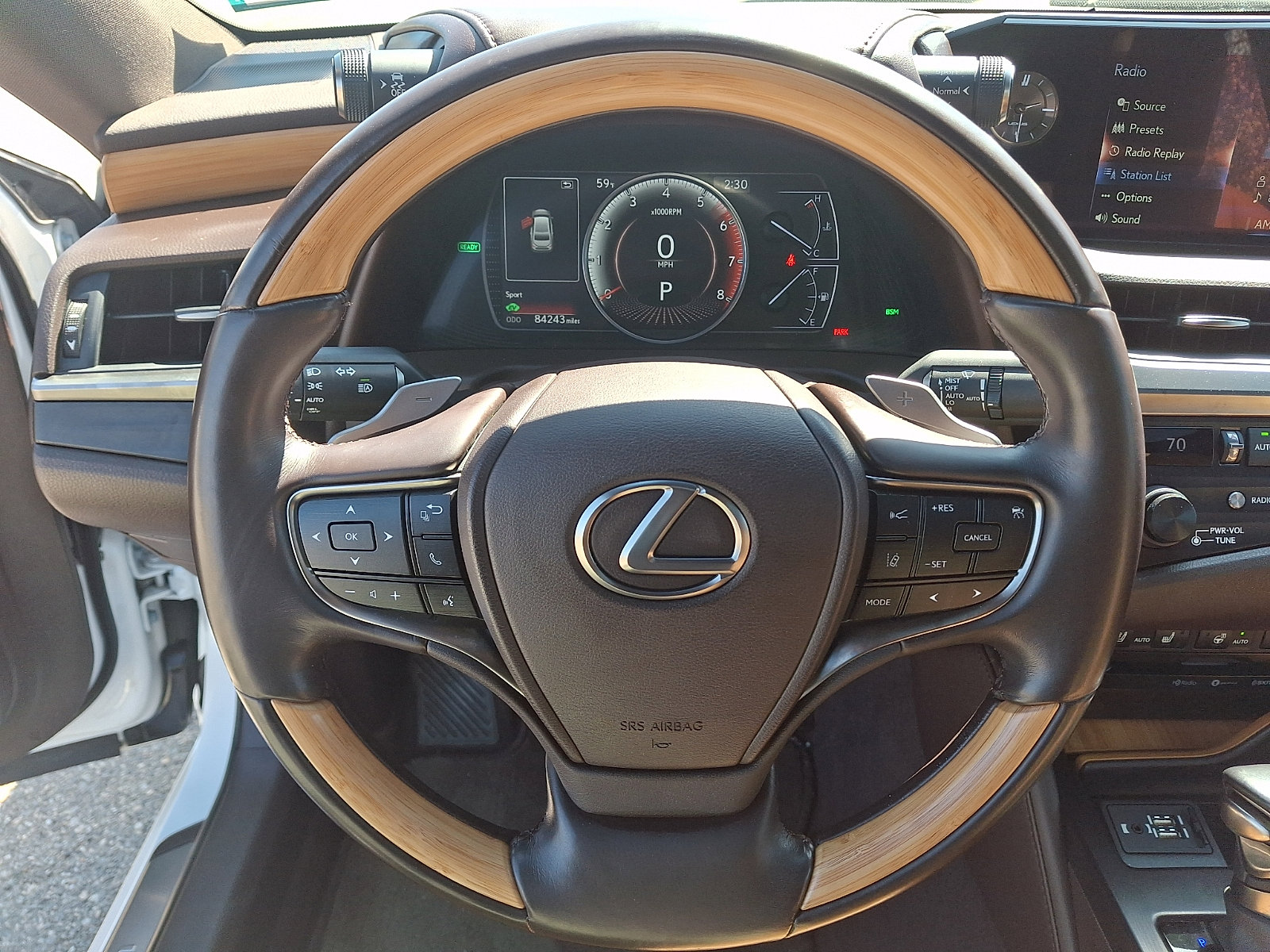 Used 2019 Lexus ES 300h w/ Luxury Package image 20