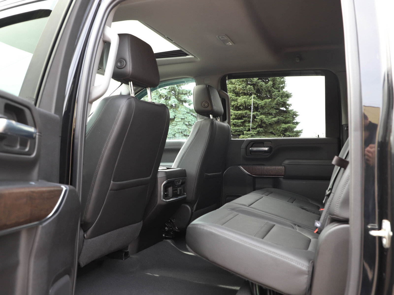 Used 2023 GMC Sierra 3500 Denali w/ Denali Black Diamond Edition AWD/4WD image 16