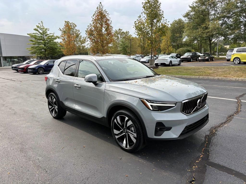 Used 2024 Volvo XC40 B5 Ultimate w/ Climate Package