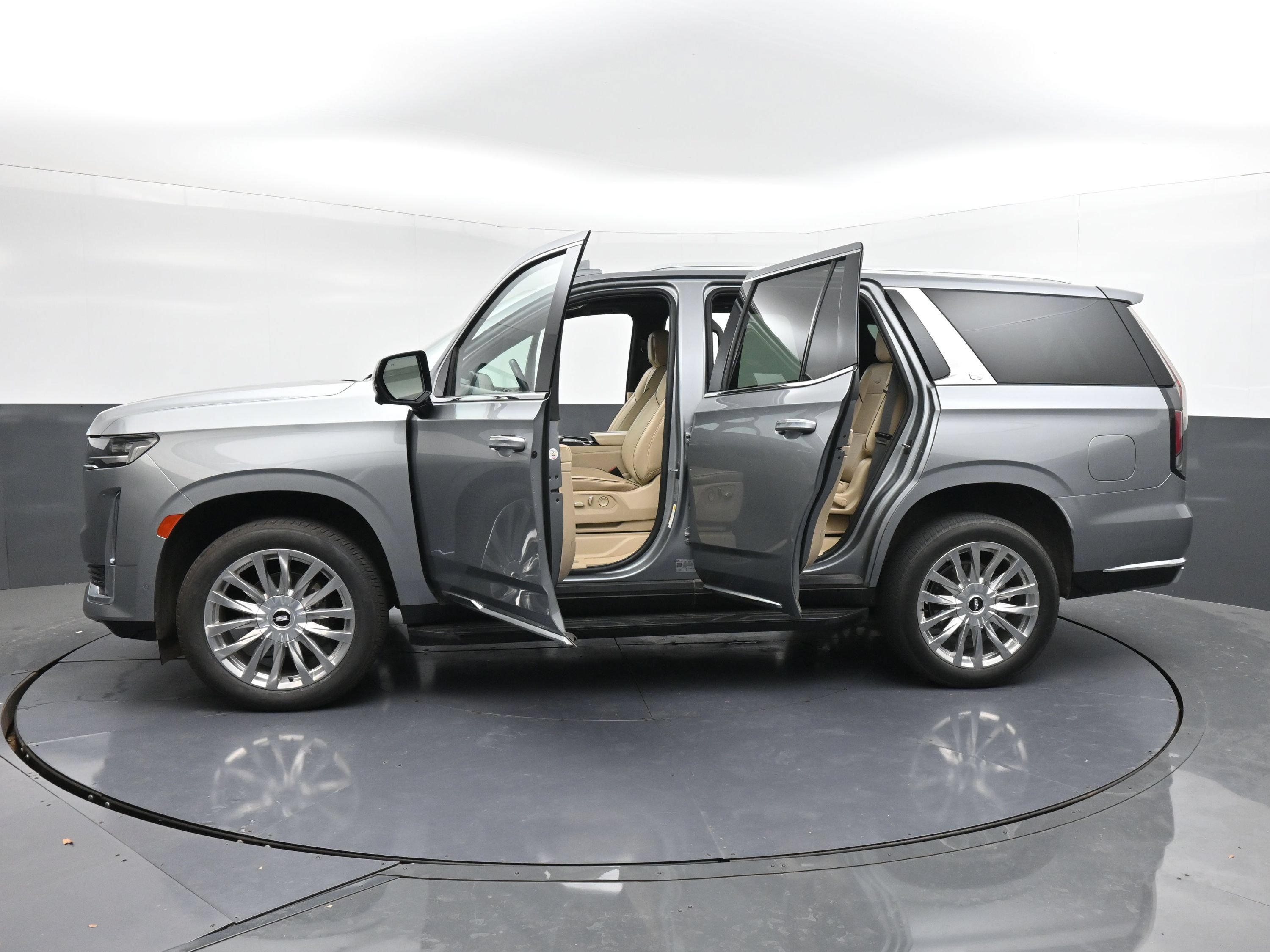 Used 2023 Cadillac Escalade Premium Luxury AWD/4WD image 43