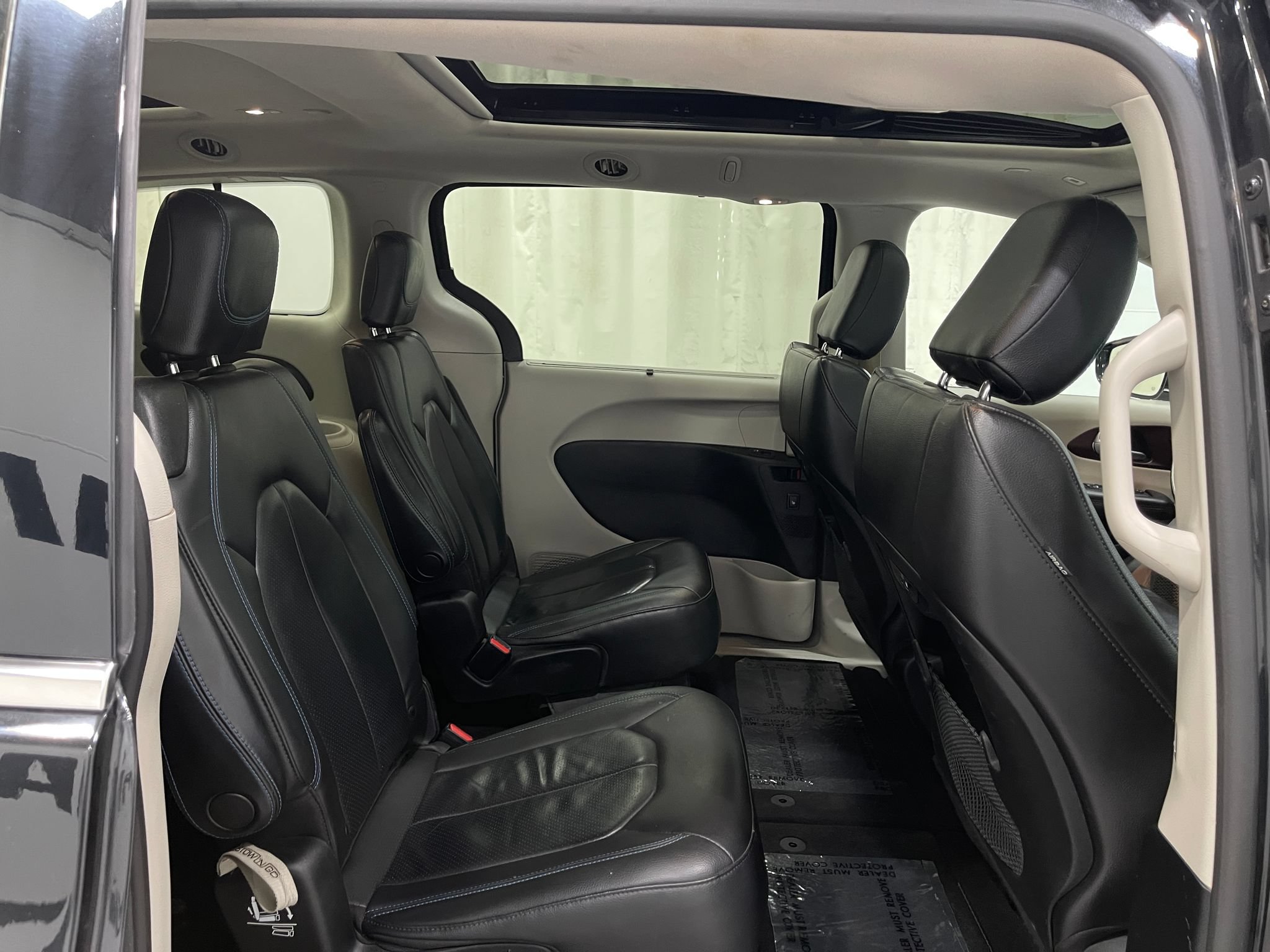 Used 2019 Chrysler Pacifica Limited FWD image 30