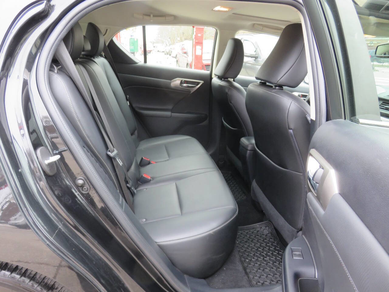 Used 2017 Lexus CT 200h Base 4dr Hatchback w/ Navigation System Package image 21