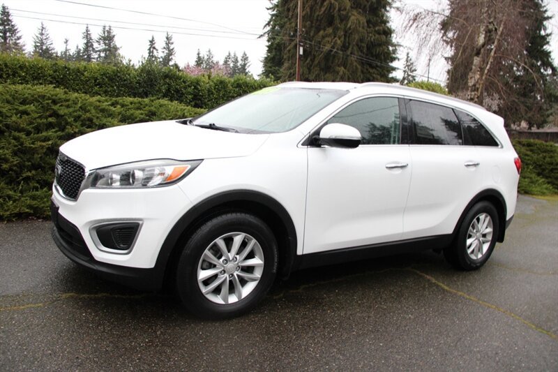 Used 2017 Kia Sorento LX w/ LX Convenience Package image 1