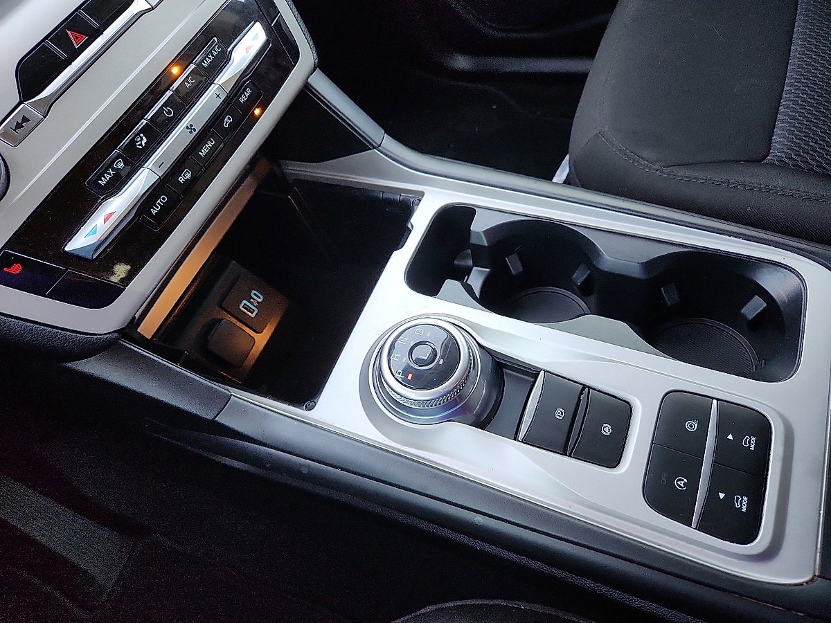 Used 2023 Ford Explorer XLT image 12