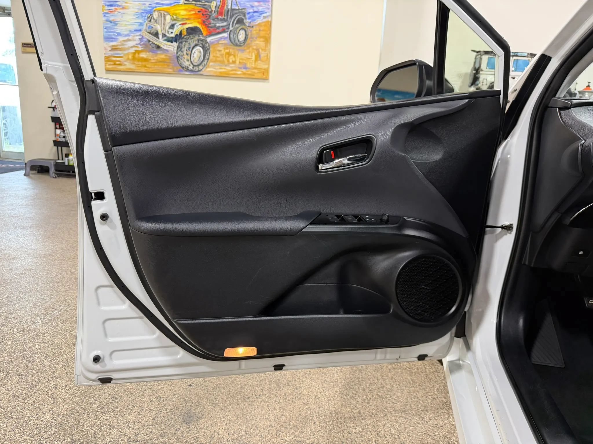 Used 2022 Toyota Prius XLE AWD/4WD image 25