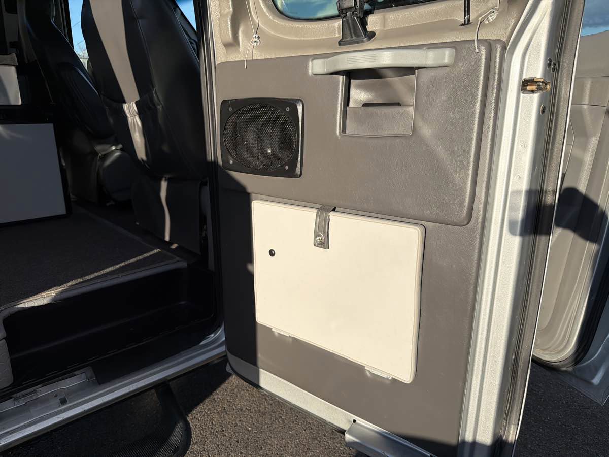 Used 2010 Ford E-350 and Econoline 350 Super Duty image 18