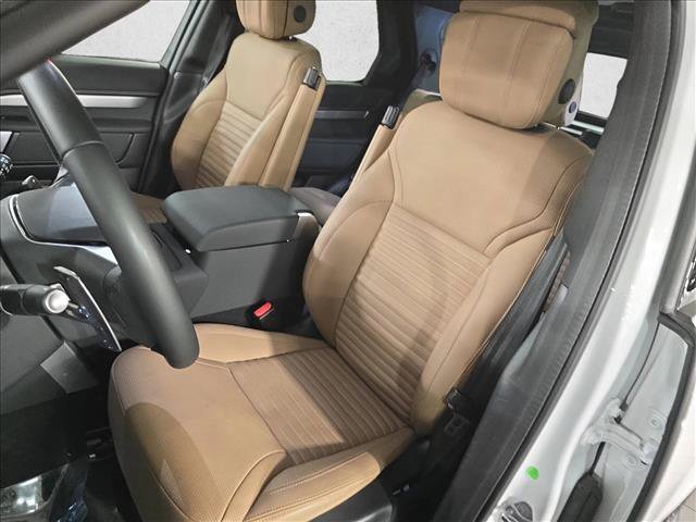 New 2025 Land Rover Discovery Dynamic SE AWD/4WD image 16