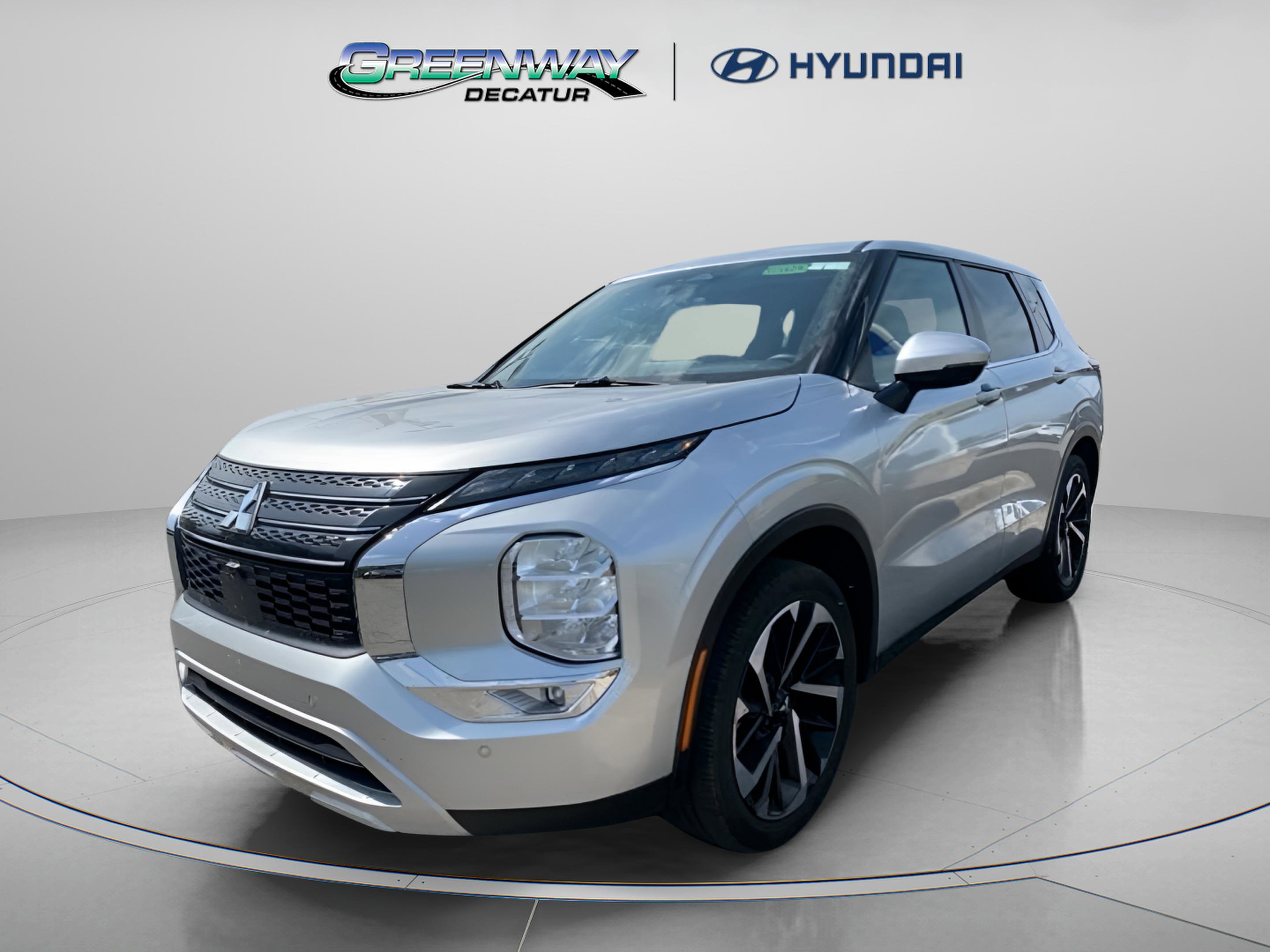 Used 2024 Mitsubishi Outlander SE FWD image 3