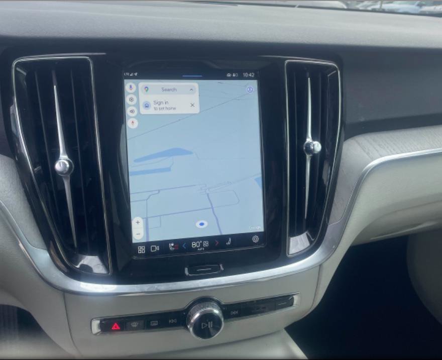 Used 2025 Volvo V60 B5 Cross Country Plus image 19