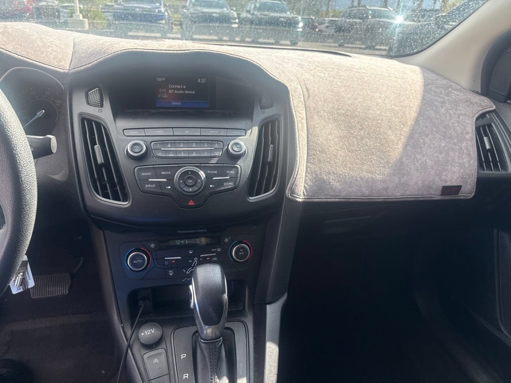 Used 2018 Ford Focus SE w/ SE Appearance Package FWD image 9