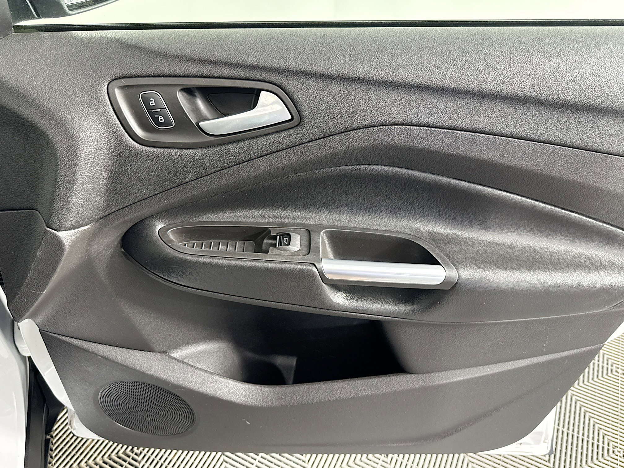Used 2019 Ford Escape SE FWD image 26