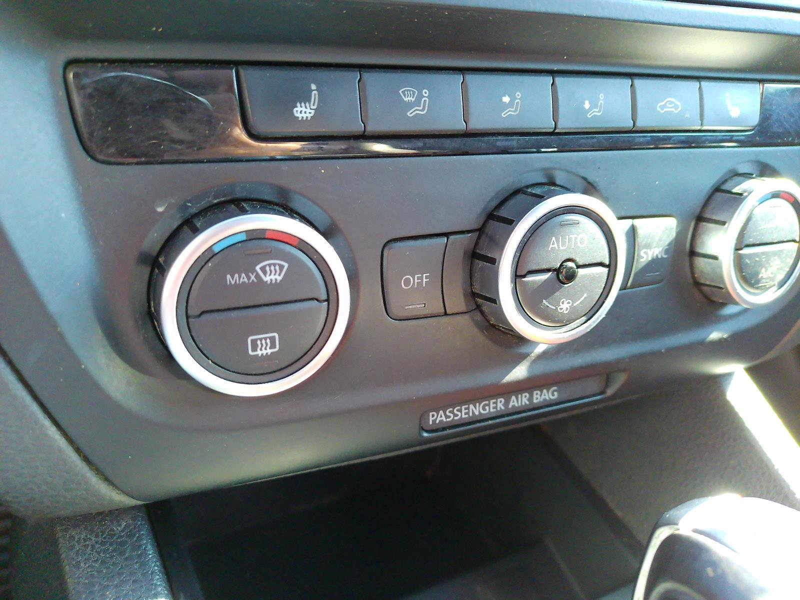 Used 2013 Volkswagen Jetta GLI Autobahn FWD image 16