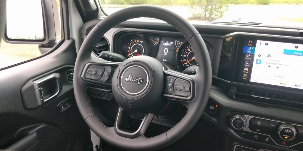 New 2025 Jeep Gladiator Sport image 23