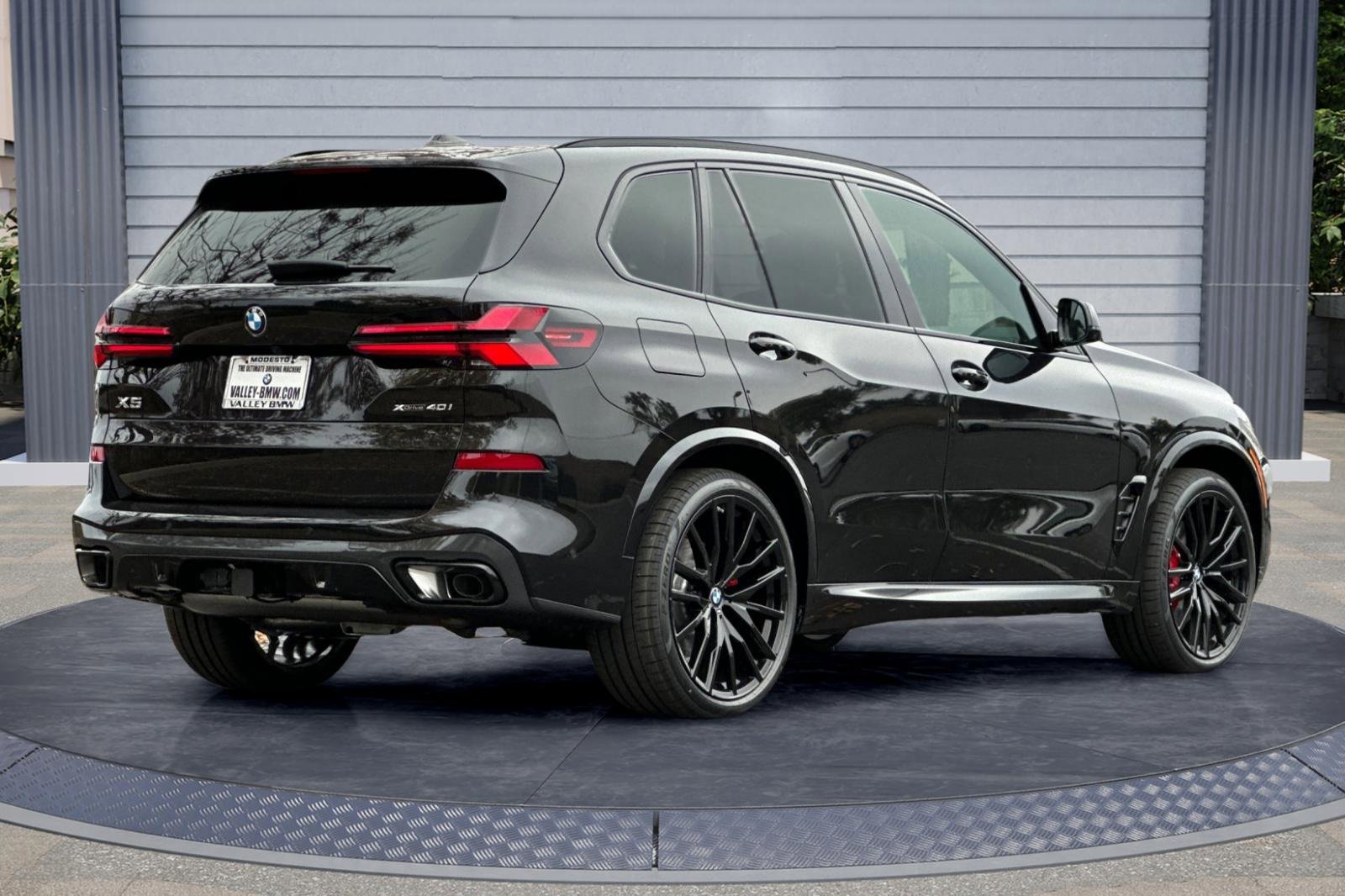 New 2026 BMW X5 xDrive40i w/ Executive Package image 4