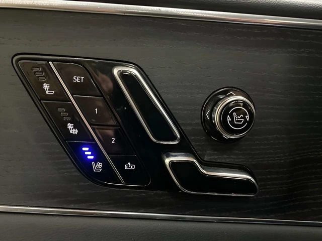 Used 2023 Cadillac Lyriq 2WD image 29