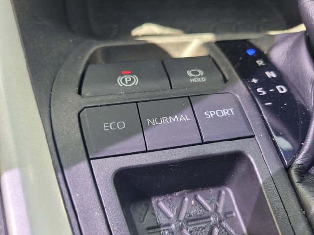 Used 2020 Toyota RAV4 XLE Premium FWD image 26