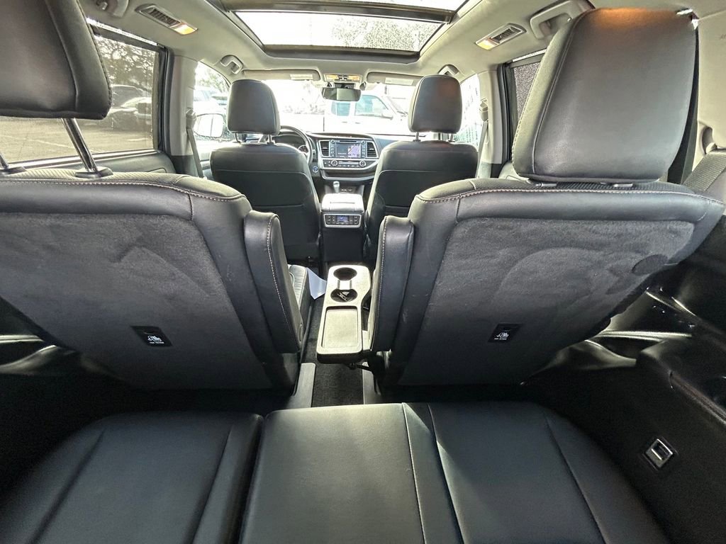 Used 2019 Toyota Highlander Limited Platinum AWD/4WD image 17