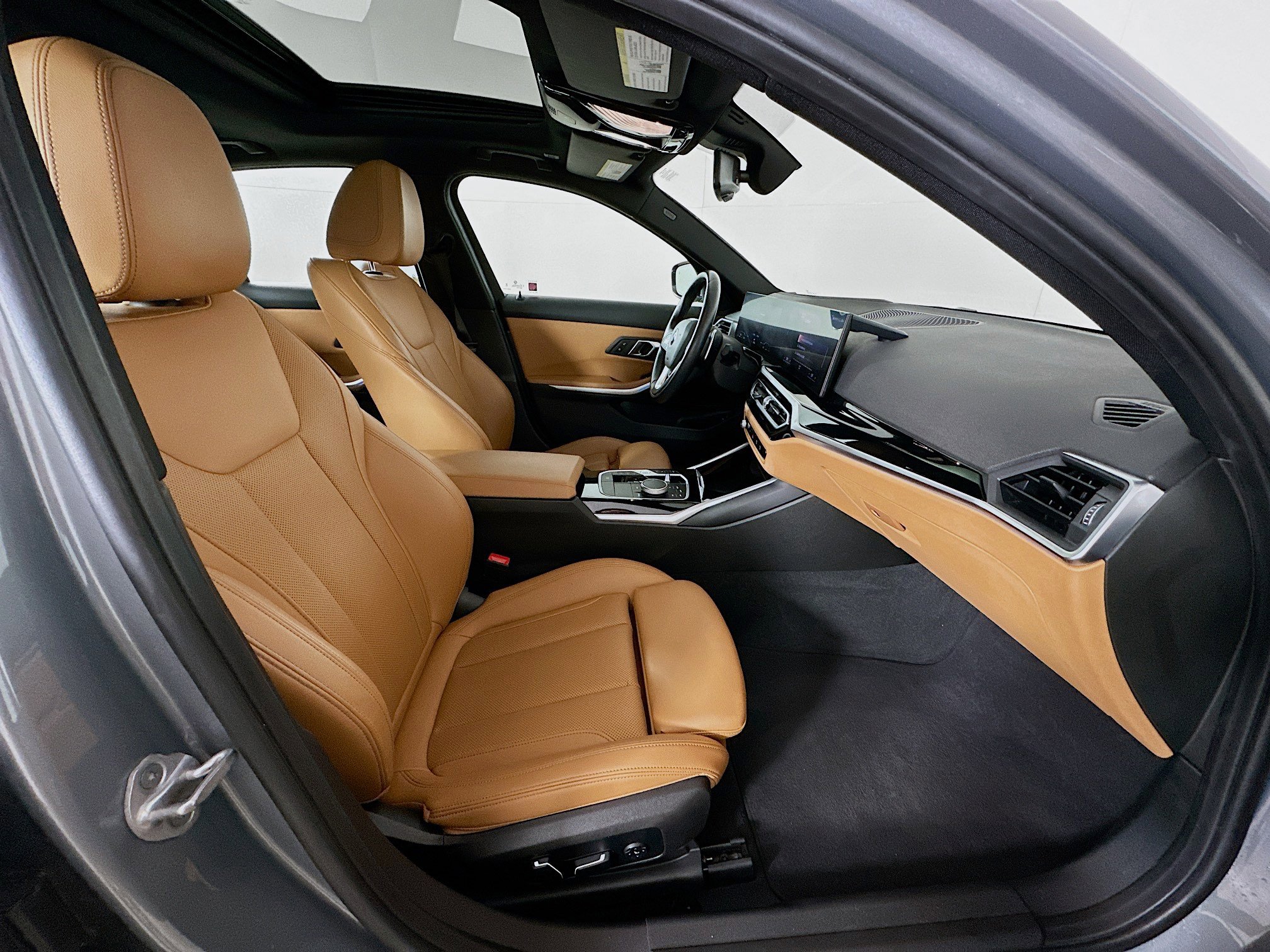 Used 2024 BMW 330i xDrive Sedan w/ Premium Package image 33