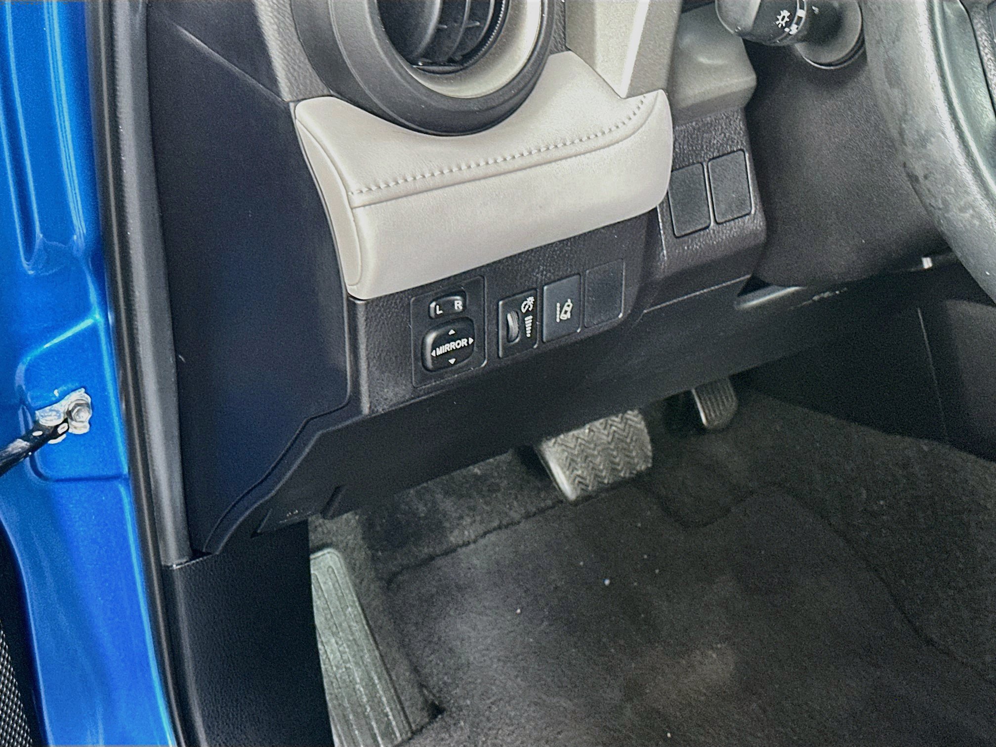 Used 2018 Toyota RAV4 XLE FWD image 16