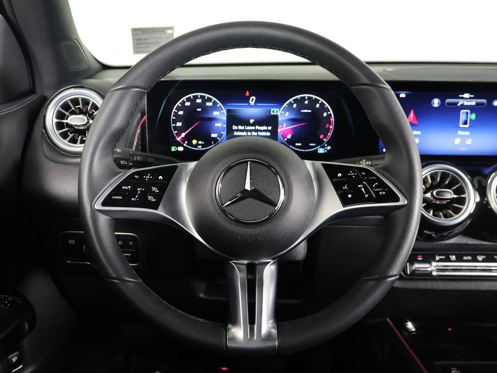 Used 2025 Mercedes-Benz GLB 250 4MATIC image 35