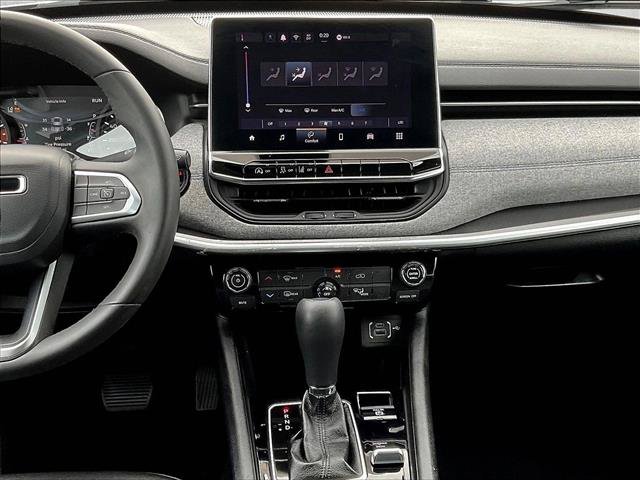 Used 2024 Jeep Compass Latitude AWD/4WD image 6
