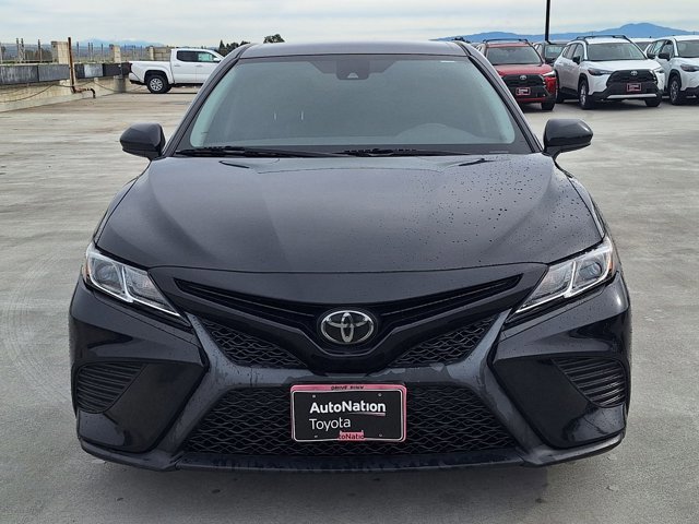 Used 2019 Toyota Camry SE image 2