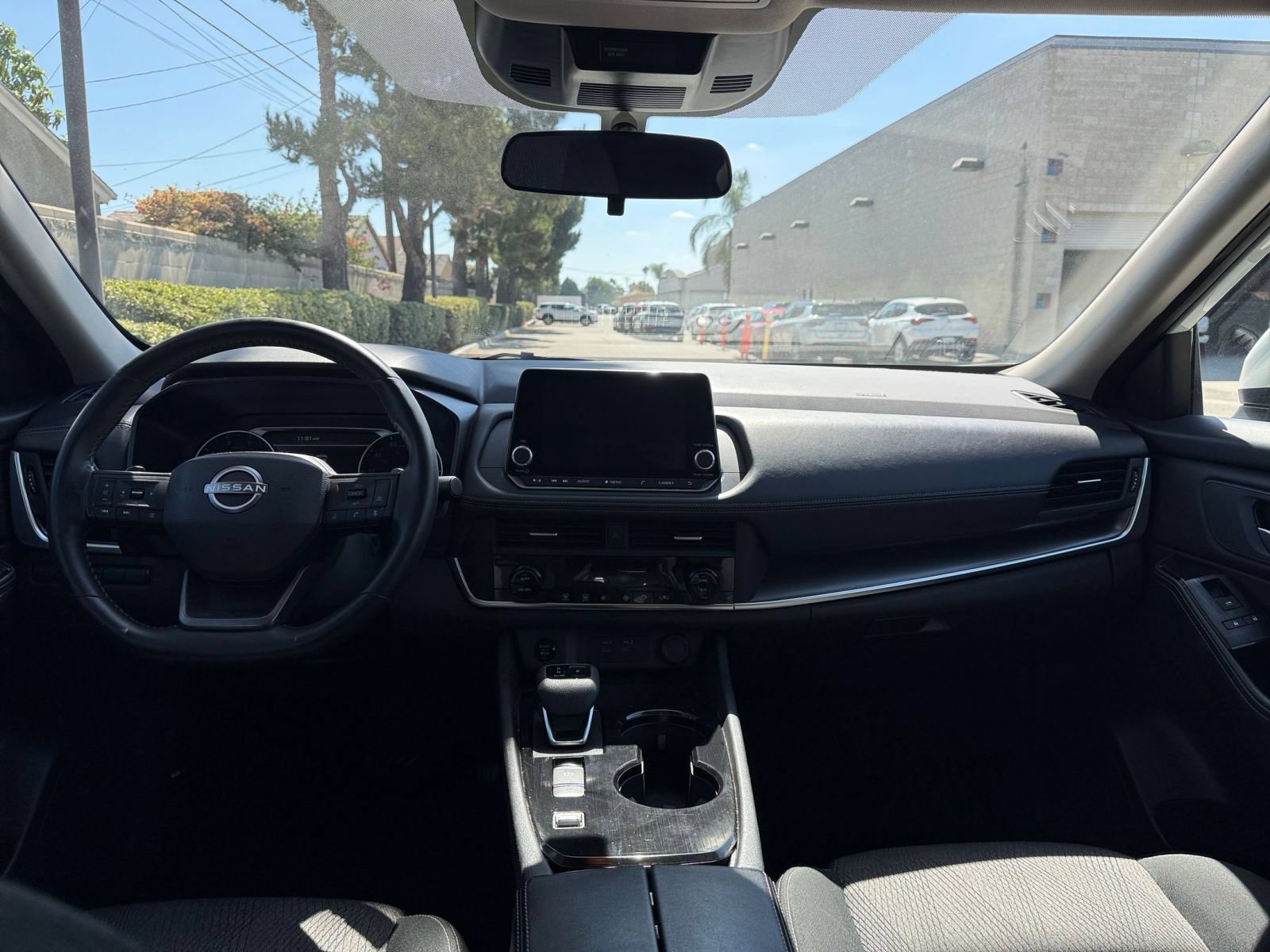 Used 2025 Nissan Rogue SV FWD image 31